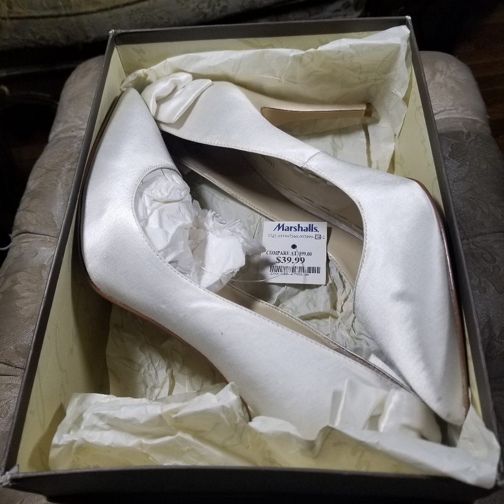 EnzioAngiolini Ivory High-Heels 12M